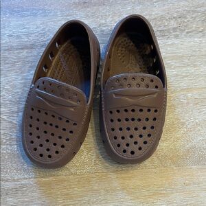 Floafers boys size 5 EUC brown